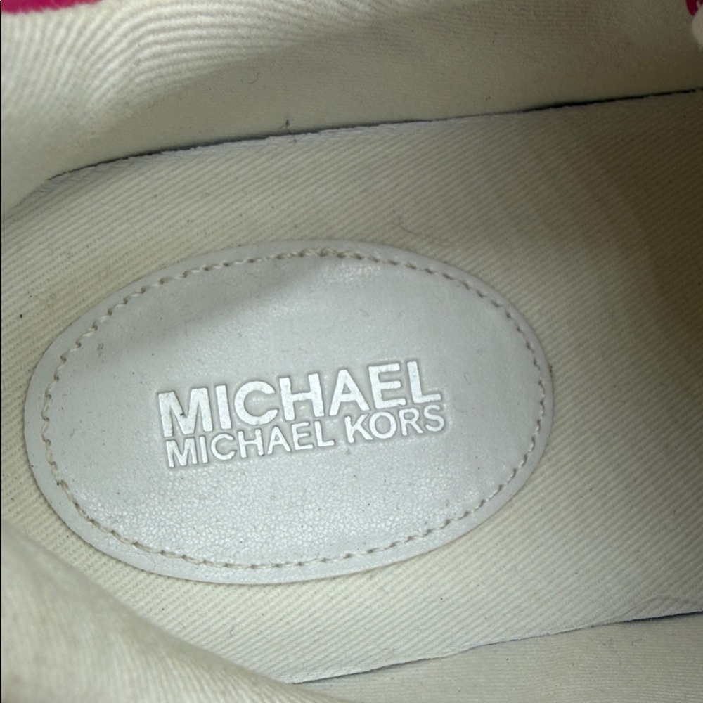MICHAEL KORS OUTLET
Romey Embellished Signature
Logo Platform Sneaker - Picture 12 of 12